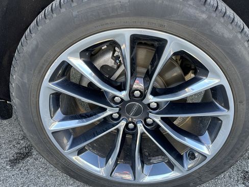 Used 2024 Jeep Wagoneer L Series III w/ Premium Group I image 15