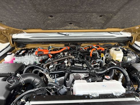 Used 2025 Toyota Land Cruiser image 9