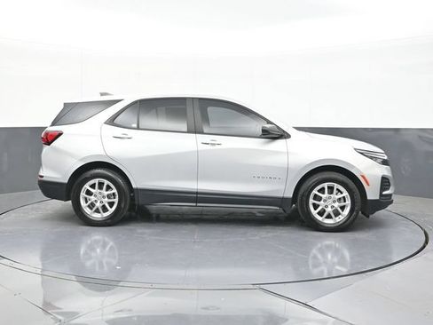 Used 2022 Chevrolet Equinox LS FWD image 18