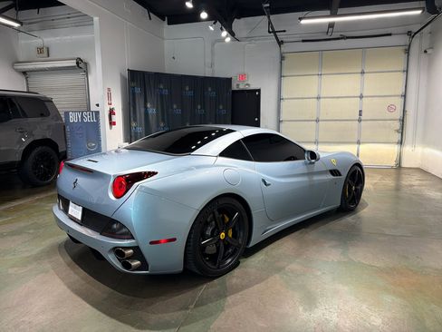 Used 2013 Ferrari California image 9