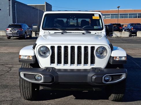 Used 2023 Jeep Gladiator Overland image 2