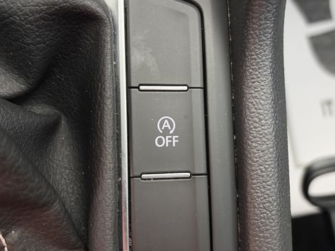 Used 2022 Volkswagen Taos SE AWD/4WD image 28