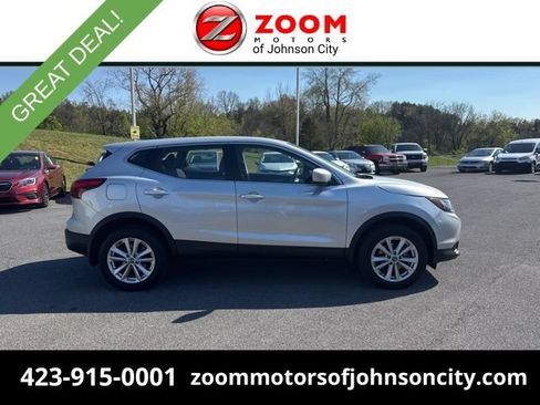 Used 2019 Nissan Rogue Sport S w/ Appearance Package FWD image 1