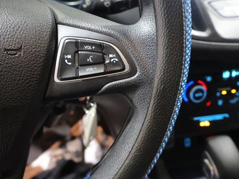 Used 2018 Ford Escape SE w/ SE Sync 3 Package AWD/4WD image 32