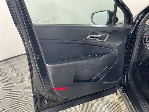Certified 2025 Kia Sportage LX image 17