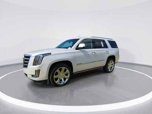 Used 2016 Cadillac Escalade Premium AWD/4WD image 4