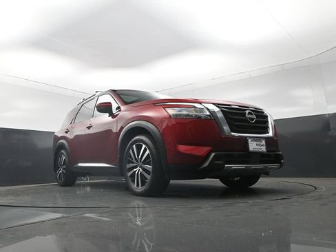 Used 2024 Nissan Pathfinder Platinum FWD image 27