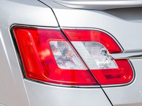 Used 2010 Ford Taurus SHO image 61