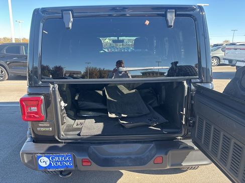 Used 2022 Jeep Wrangler Unlimited Sahara w/ LED Lighting Group image 12