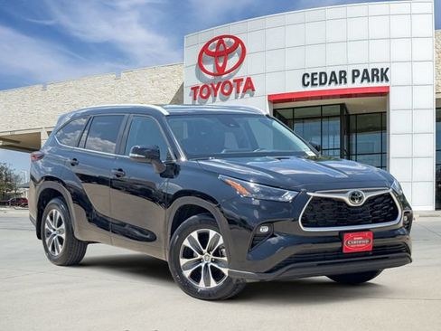 Used 2026 Toyota Highlander XLE AWD/4WD image 1