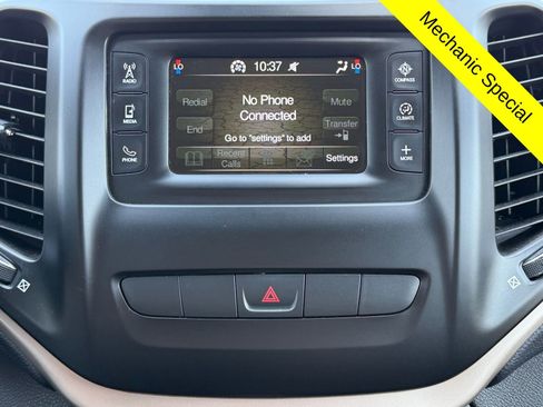 Used 2014 Jeep Cherokee Latitude w/ Comfort/Convenience Group AWD/4WD image 32
