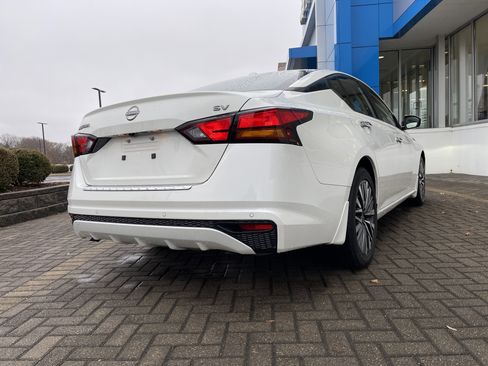 Used 2023 Nissan Altima 2.5 SV image 5