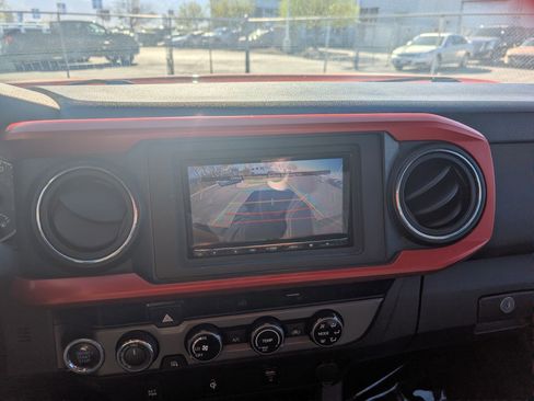 Used 2016 Toyota Tacoma TRD Off-Road w/ Towing Package image 19