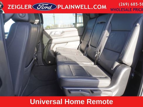 Used 2025 Chevrolet Suburban Z71 image 12