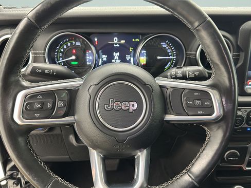 Used 2023 Jeep Wrangler Unlimited Sahara w/ Cold Weather Group AWD/4WD image 16