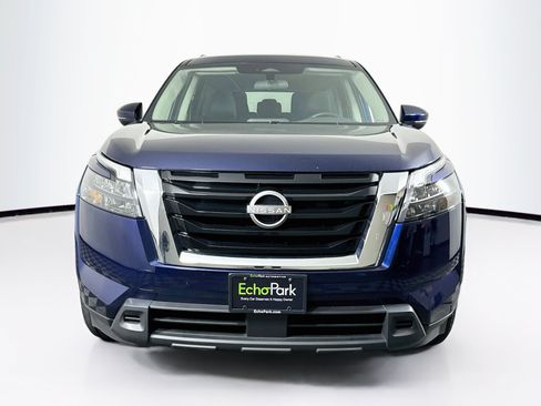 Used 2025 Nissan Pathfinder SV AWD/4WD image 2
