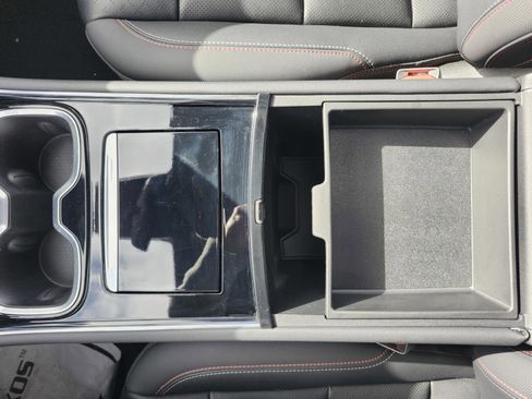 Used 2025 Chevrolet Traverse RS image 25