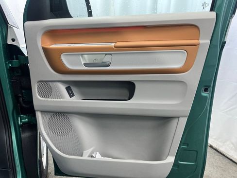 New 2025 Volkswagen ID. Buzz 1st Edition image 11