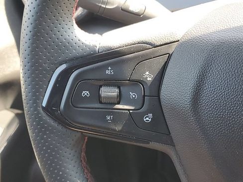 Certified 2025 Chevrolet Trax RS w/ Driver Confidence Package FWD image 21