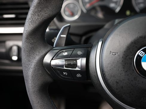 Used 2015 BMW M4 Convertible image 30