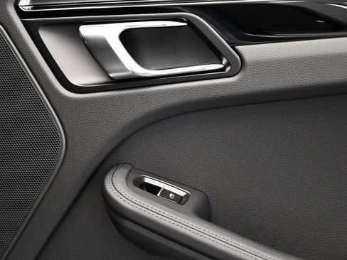 Certified 2026 Porsche Macan AWD/4WD image 53