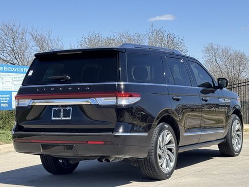 Certified 2023 Lincoln Navigator Reserve image 10