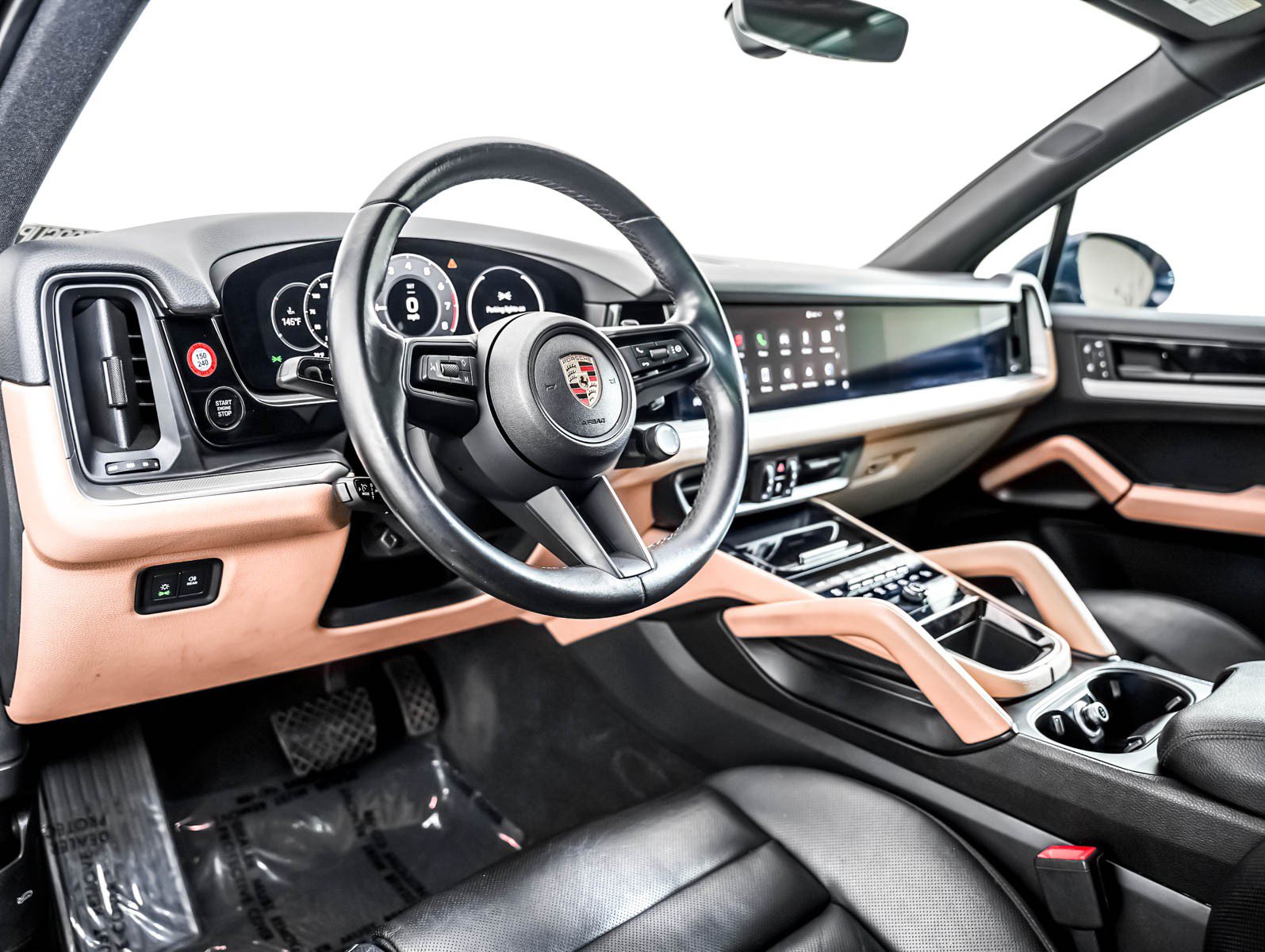 Certified 2024 Porsche Cayenne w/ Premium Package Plus (PFM) AWD/4WD image 4