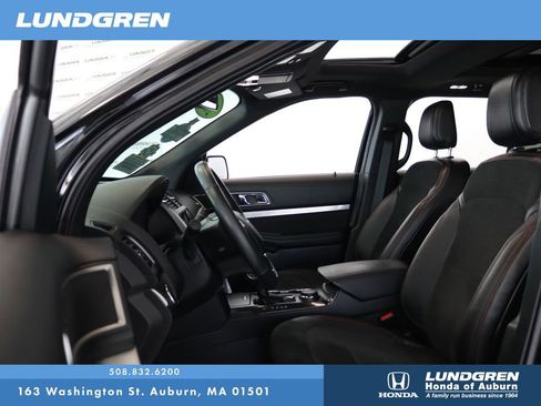 Used 2018 Ford Explorer XLT w/ Equipment Group 202A image 9