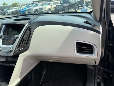 Used 2017 Chevrolet Equinox LT w/ Driver Confidence Package II AWD/4WD image 32