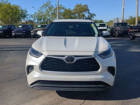 Used 2021 Toyota Highlander L image 3