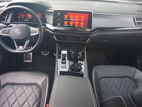 Used 2024 Volkswagen Atlas Cross Sport SEL Premium R-Line image 25