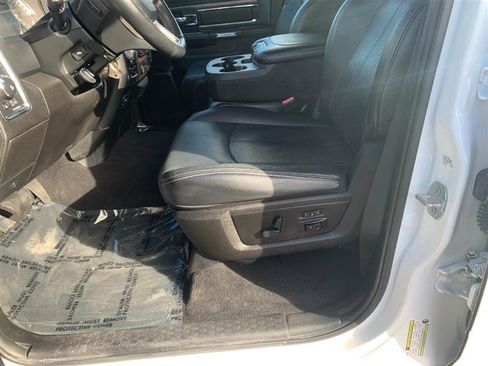 Used 2018 RAM 1500 Laramie image 37