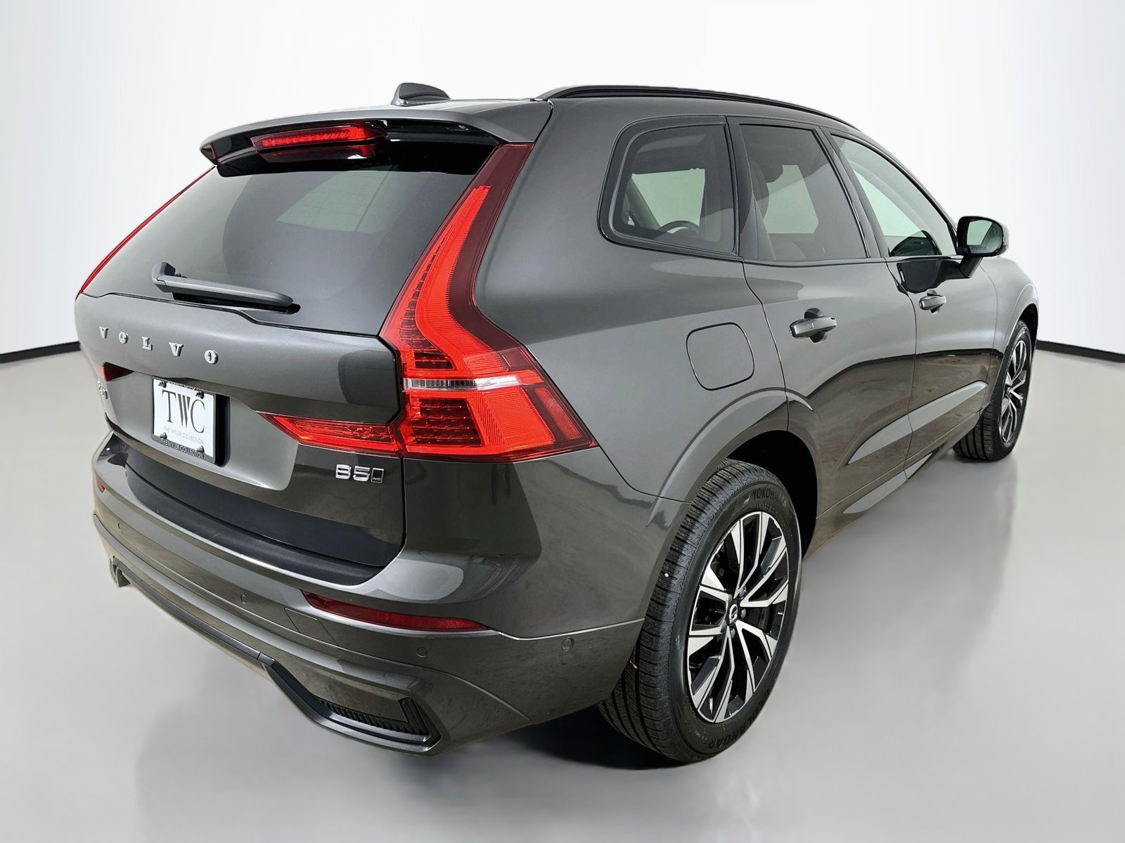 Used 2024 Volvo XC60 B5 Plus w/ Protection Package AWD/4WD image 5