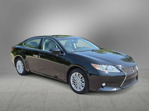 Used 2015 Lexus ES 350 w/ Luxury Package FWD image 2