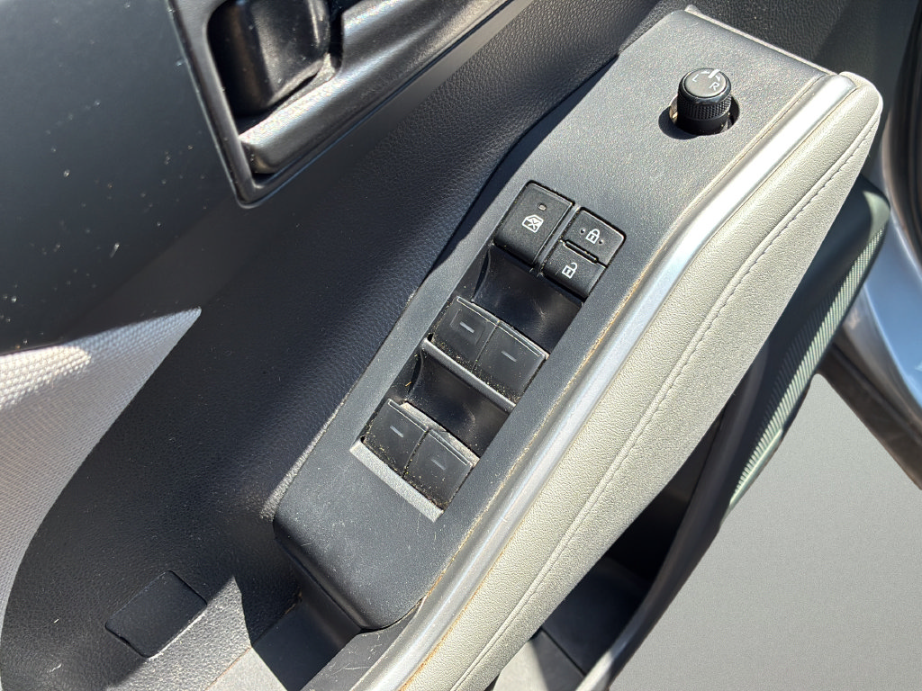 Used 2023 Toyota Highlander LE FWD image 12