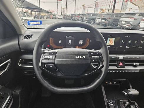 Used 2025 Kia K4 LXS image 22