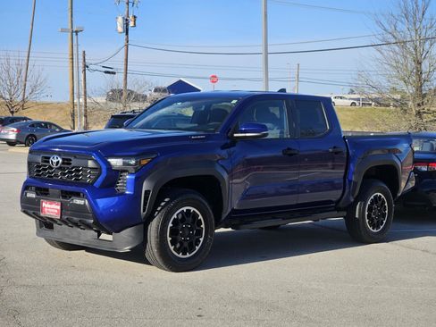 Used 2025 Toyota Tacoma TRD Off-Road w/ TRD Off Road Upgrade Package image 3