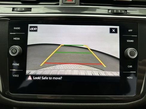 Used 2022 Volkswagen Tiguan SE image 18