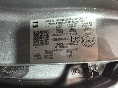 Used 2024 Chevrolet Colorado LT w/ LT Convenience Package AWD/4WD image 11