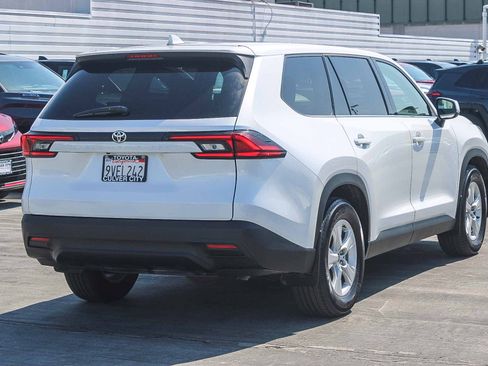 Certified 2025 Toyota Grand Highlander FWD image 9