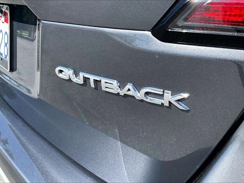 Used 2022 Subaru Outback Limited image 9