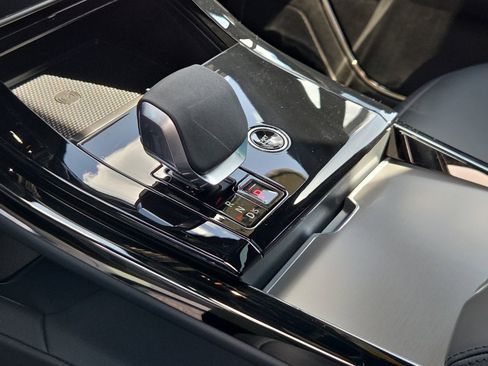 Used 2025 Land Rover Range Rover Sport SE image 13