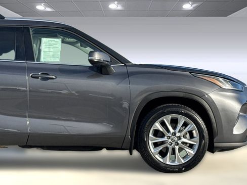 Used 2023 Toyota Highlander Limited image 35