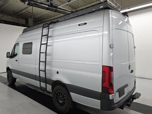 Used 2022 Mercedes-Benz Sprinter 2500 image 4