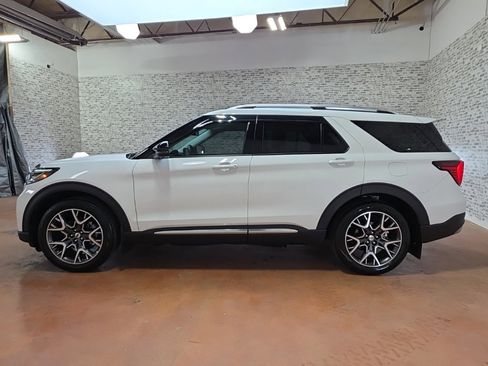 Used 2025 Ford Explorer Platinum w/ Ultimate Package image 4