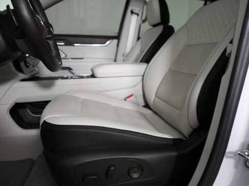 Used 2024 GMC Acadia Denali w/ Super Cruise Package image 5