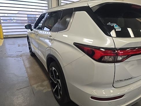 Used 2022 Mitsubishi Outlander SEL image 2