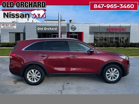 Used 2016 Kia Sorento LX w/ LX Convenience Package image 4