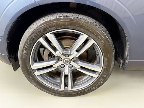 Used 2019 Volvo XC60 T5 Momentum w/ Multimedia Package AWD/4WD image 41