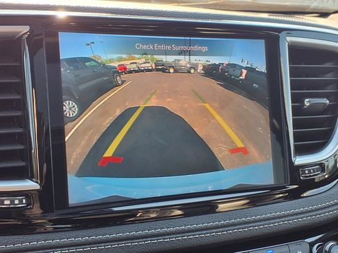 Used 2025 Chrysler Pacifica Limited FWD image 10
